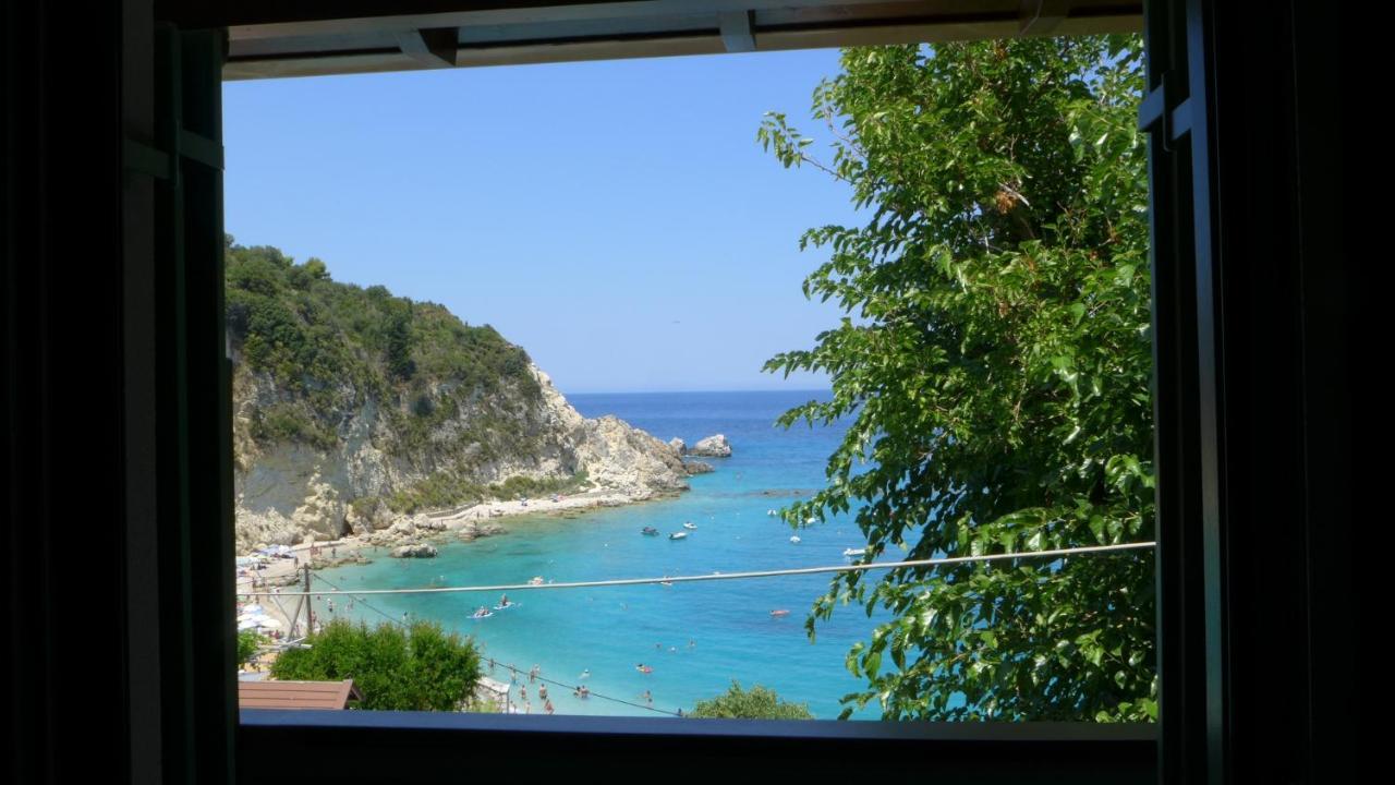 Caltabania Suites Ayios Nikitas Bagian luar foto