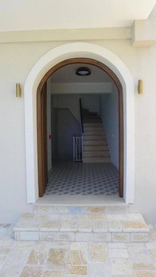 Caltabania Suites Ayios Nikitas Bagian luar foto