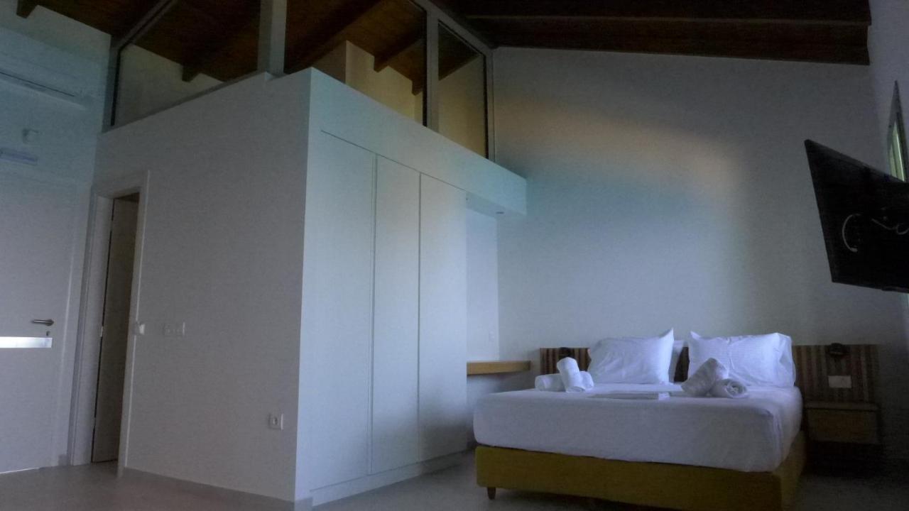 Caltabania Suites Ayios Nikitas Bagian luar foto