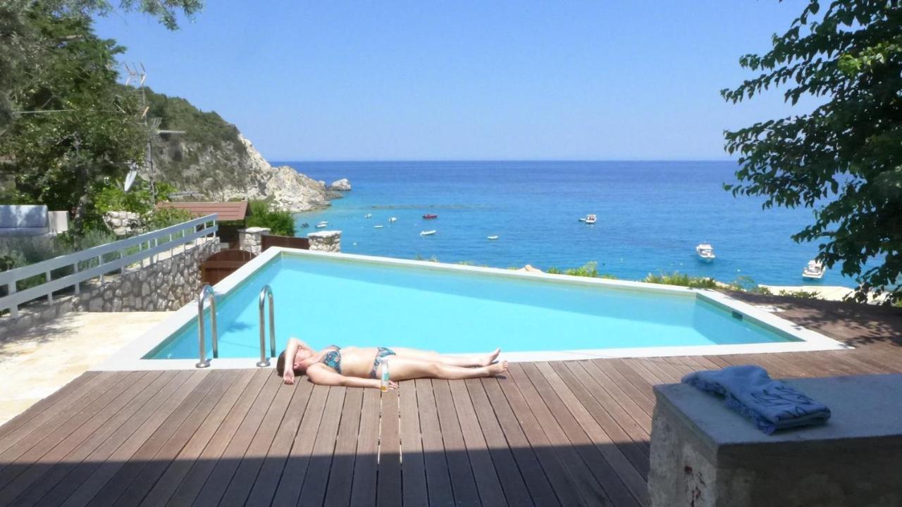 Caltabania Suites Ayios Nikitas Bagian luar foto