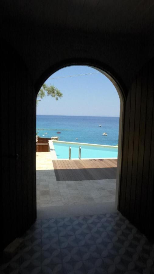 Caltabania Suites Ayios Nikitas Bagian luar foto