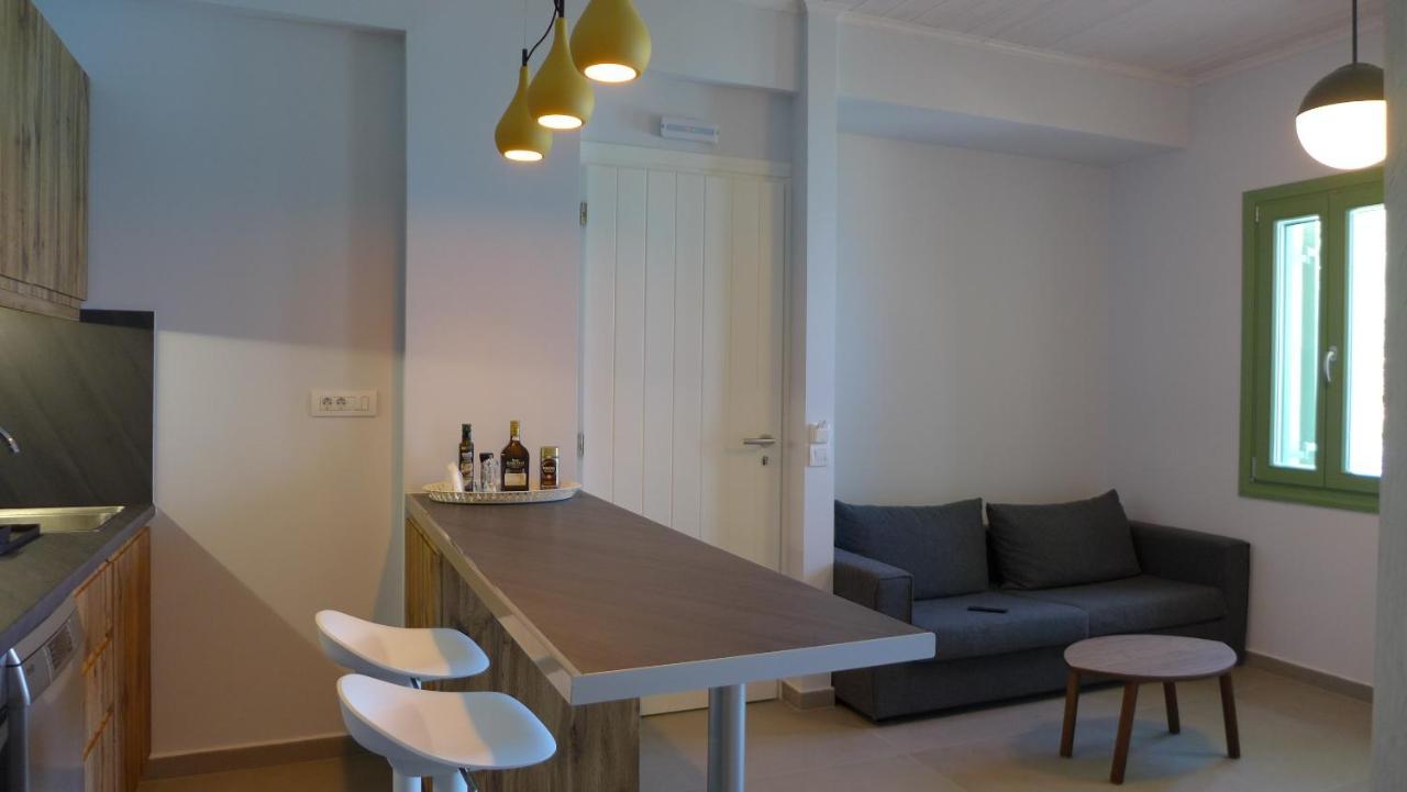 Caltabania Suites Ayios Nikitas Bagian luar foto